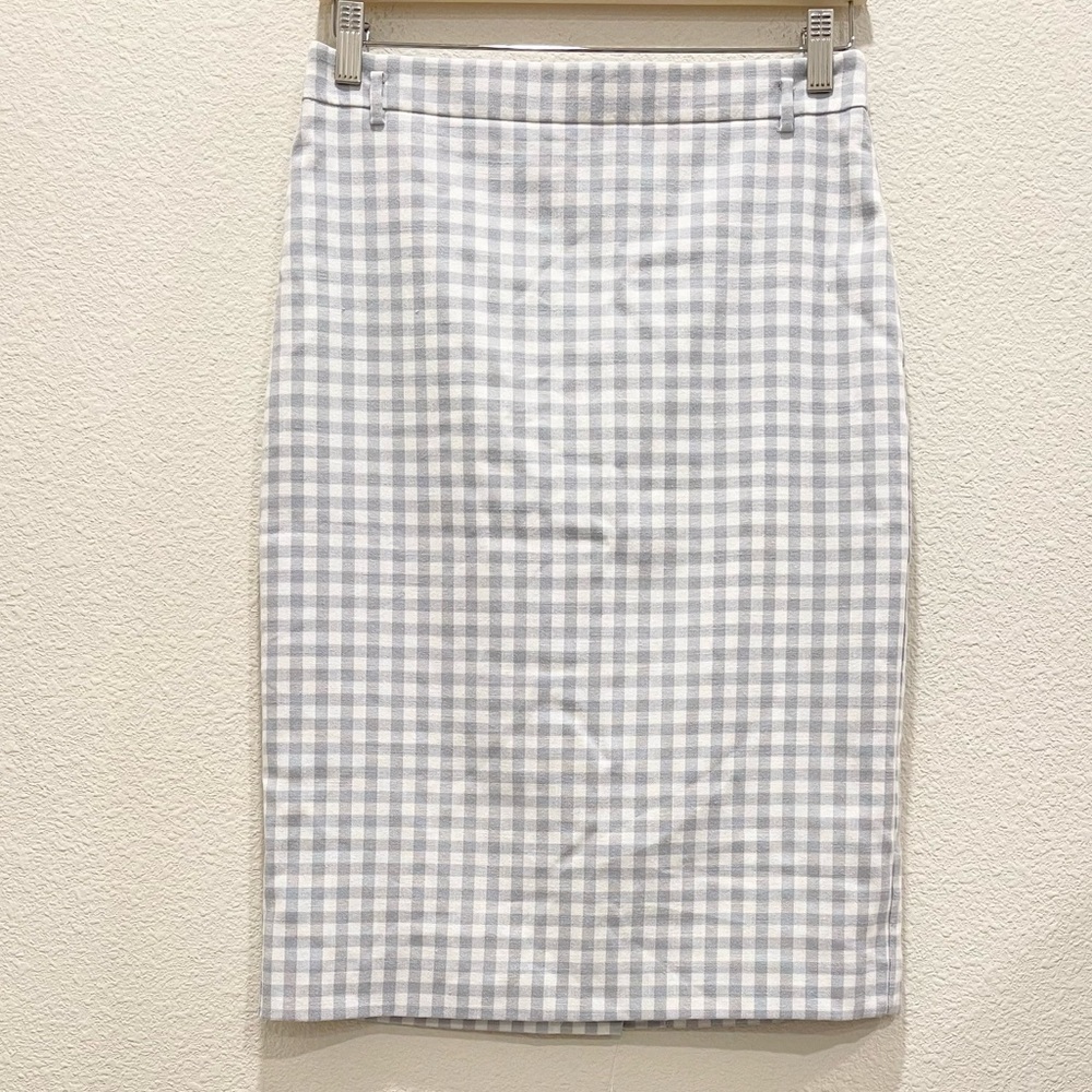 Pre-loved! ANN TAYLOR Gray and White Plaid Midi Skirt!